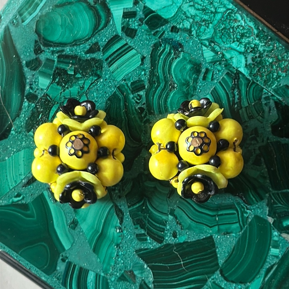 RARE Bumblebee 🐝 Hong Kong Vintage Clip-on Earrings - Picture 2 of 3